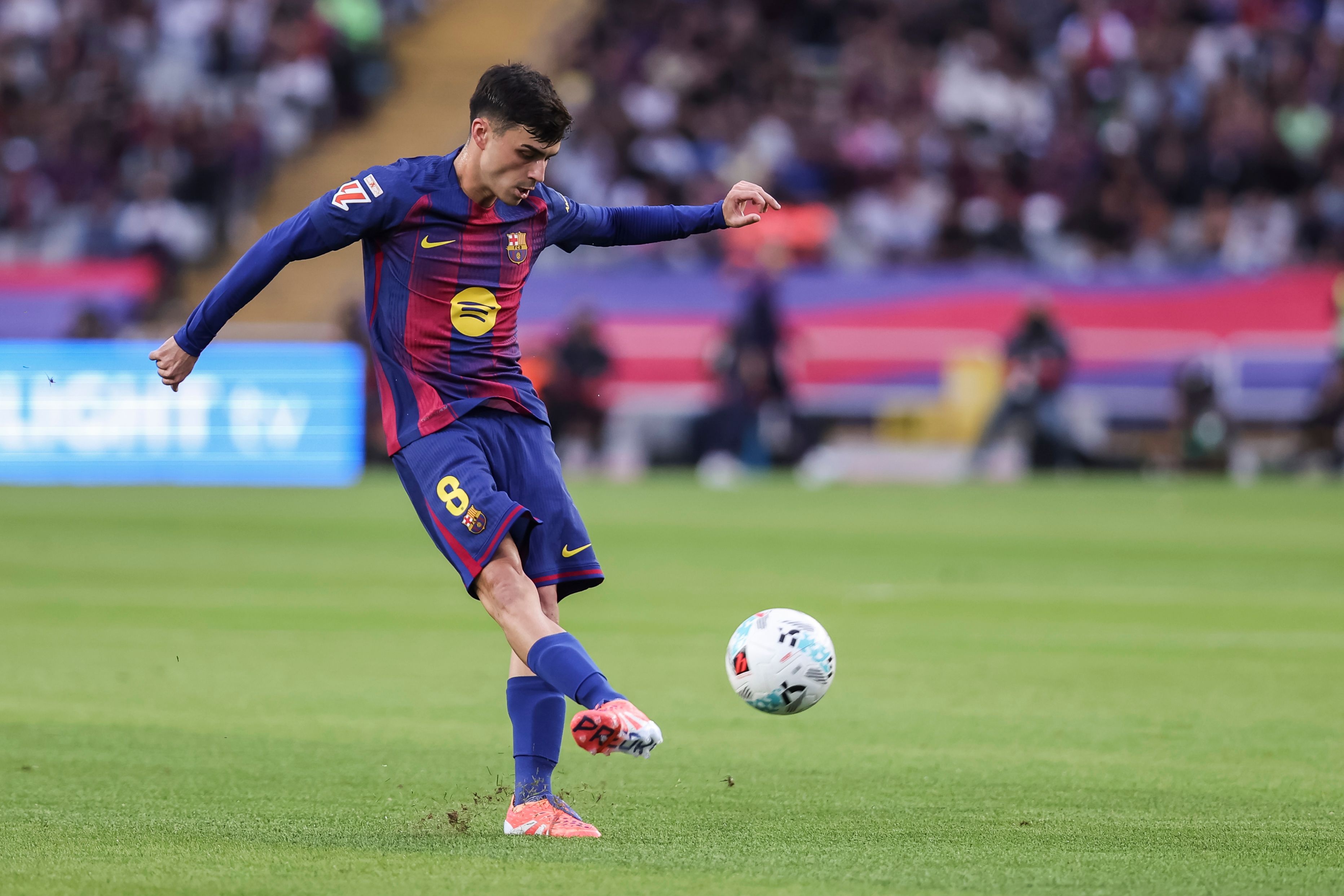 塞尔电台:佩德里在比赛中感到腿筋撕裂,明天他将接受检查